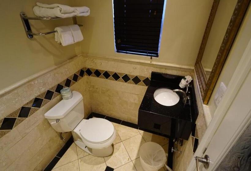 Trylon Hotel Hollywood