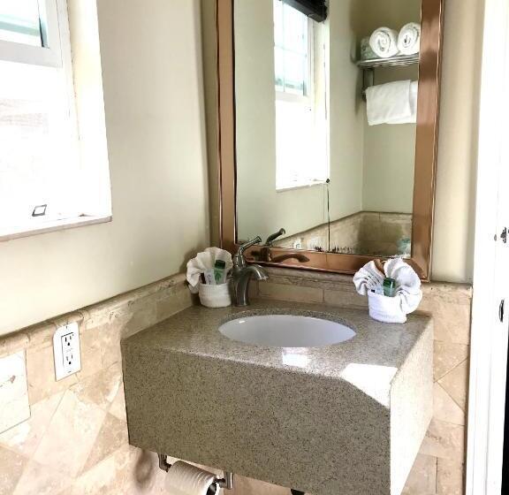 Trylon Hotel Hollywood