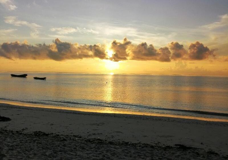 酒店 White Coral Beach Resort