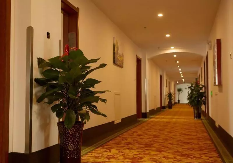 Hotelli Greentree Inn Chizhou Changjiang Middle Road Shangzhidu Commerce Square Express