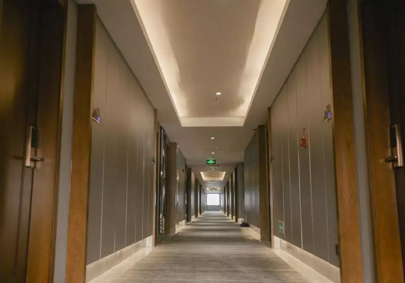 ホテル Greentree Inn Jiuquan Century Plaza