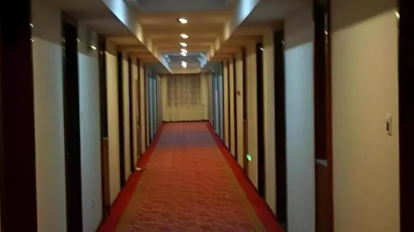 ホテル Greentree Inn Jiuquan Century Plaza