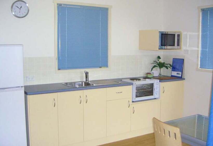 فندق Big4 Waters Edge Holiday Park