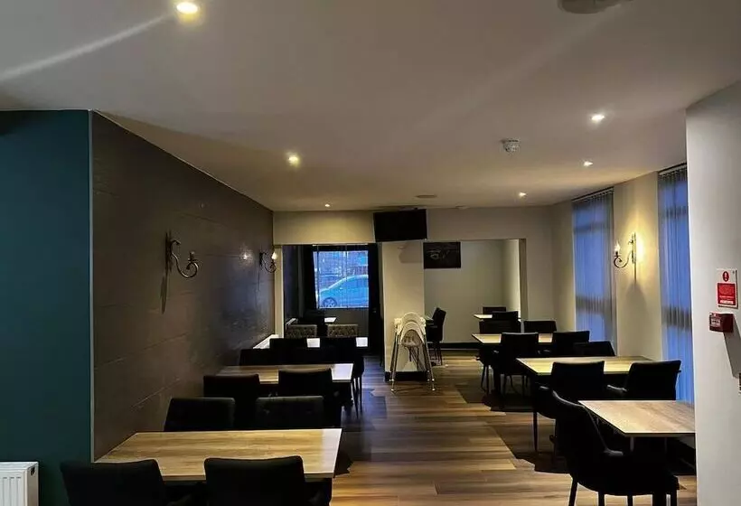 Crown Court Hotel & Bar