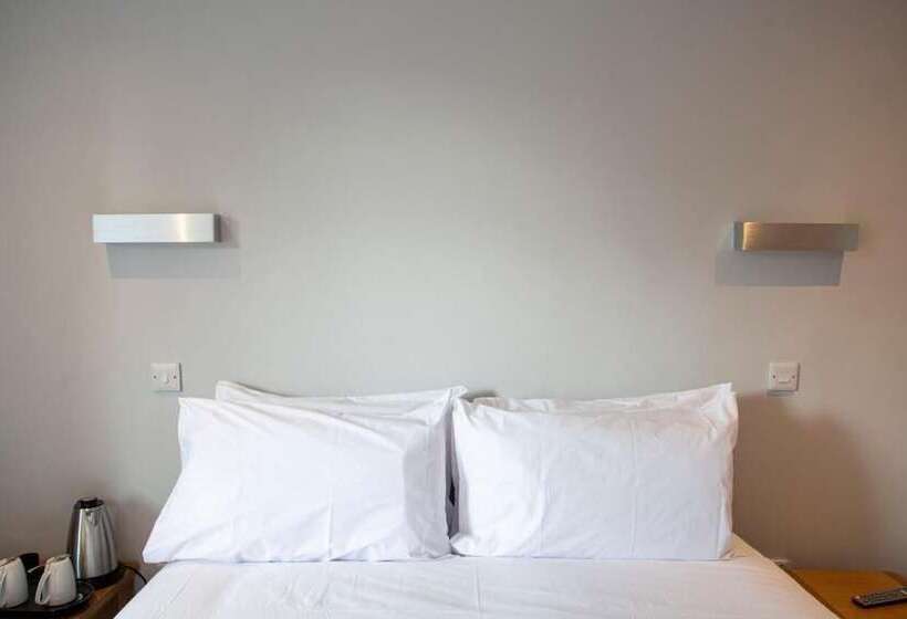 Crown Court Hotel & Bar