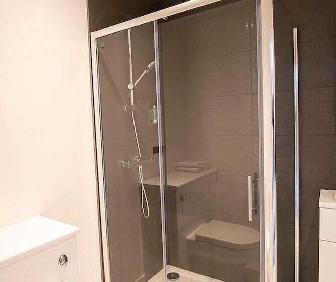 Crown Court Hotel & Bar