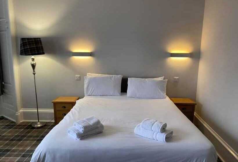 Crown Court Hotel & Bar