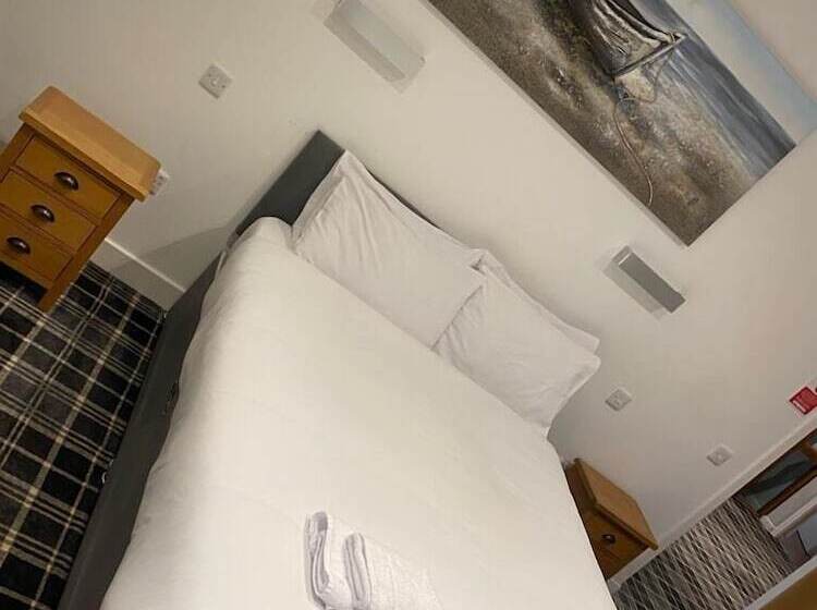 Crown Court Hotel & Bar