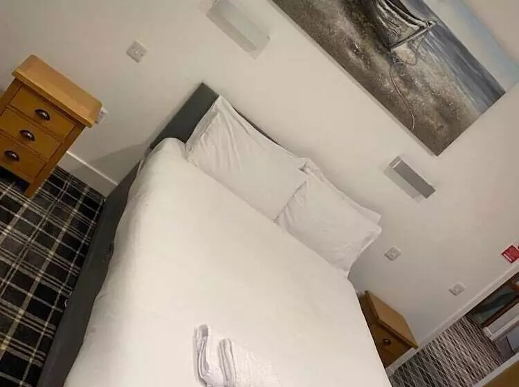 Crown Court Hotel & Bar