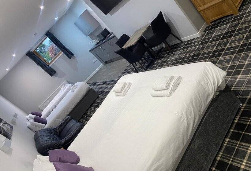 Crown Court Hotel & Bar