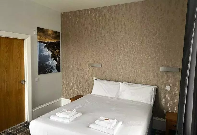 Crown Court Hotel & Bar