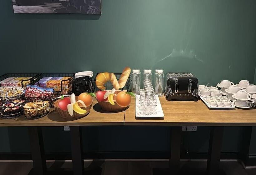 Crown Court Hotel & Bar