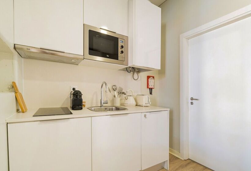 هتل Metropolitan Lisbon Janelas Verdes