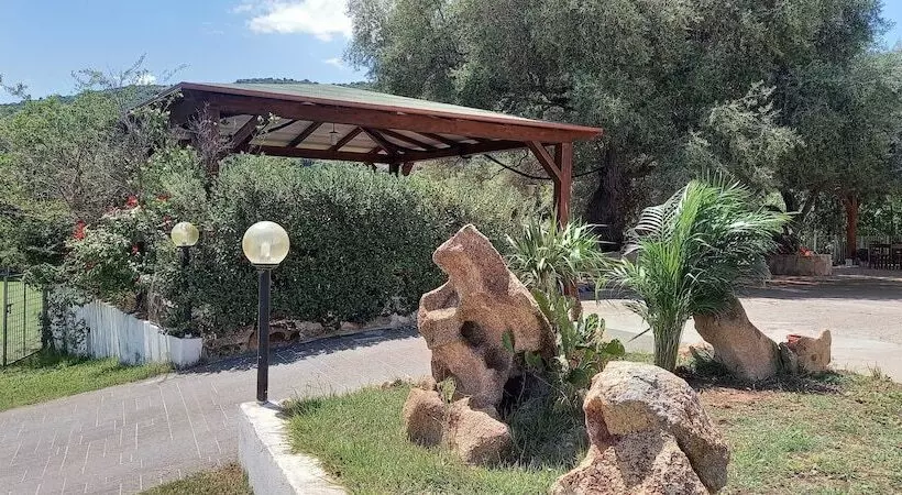 Maaseutuhotelli Agriturismo E Camere Su Cuile Countryside Comfort Rooms
