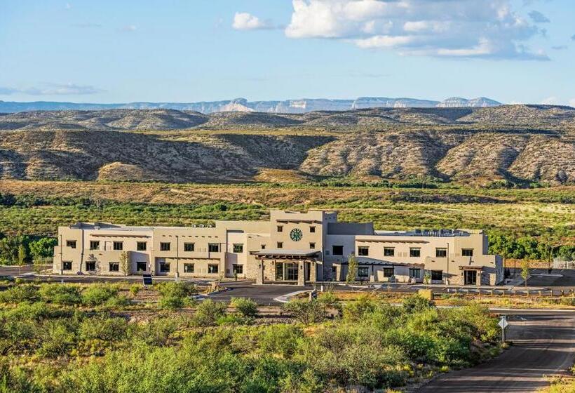 فندق Taawaki Inn