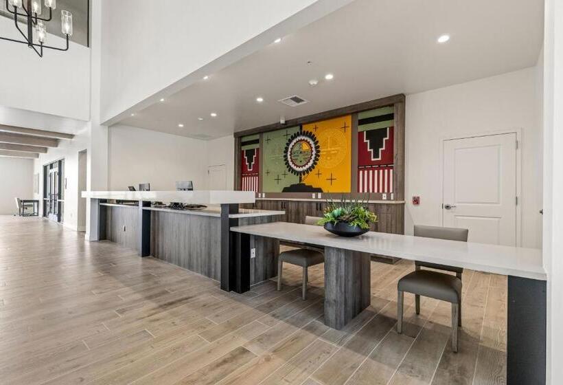 فندق Taawaki Inn