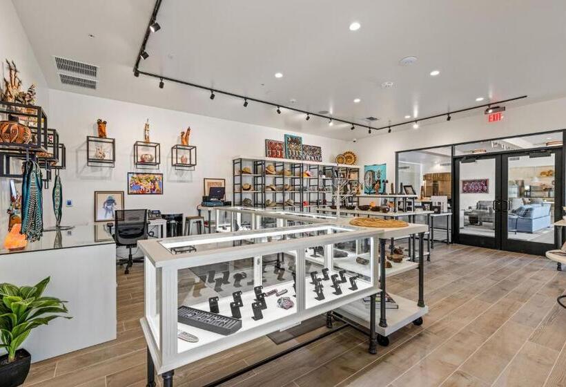 فندق Taawaki Inn