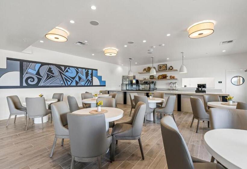 فندق Taawaki Inn