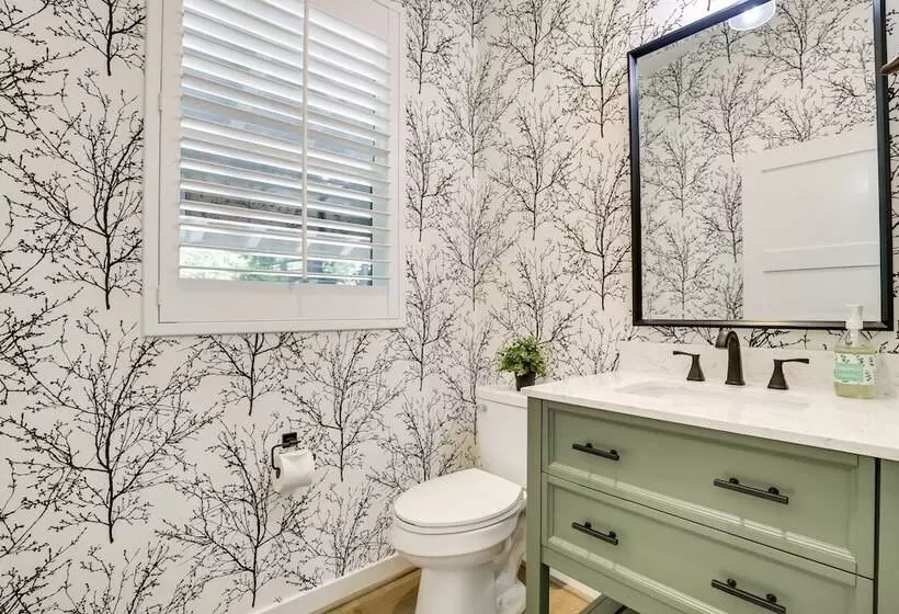 Newly Built Lakeview Home With Family Game Room!