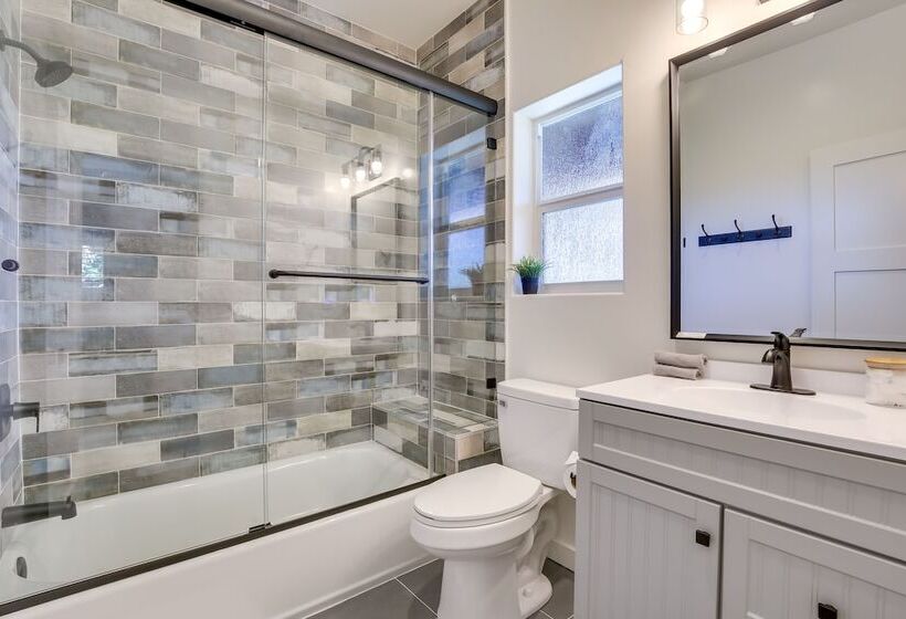 Newly Built Lakeview Home With Family Game Room!