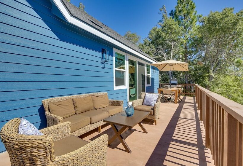 Newly Built Lakeview Home With Family Game Room!