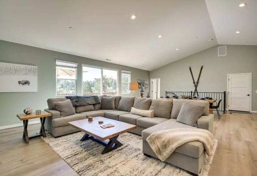 Newly Built Lakeview Home With Family Game Room!