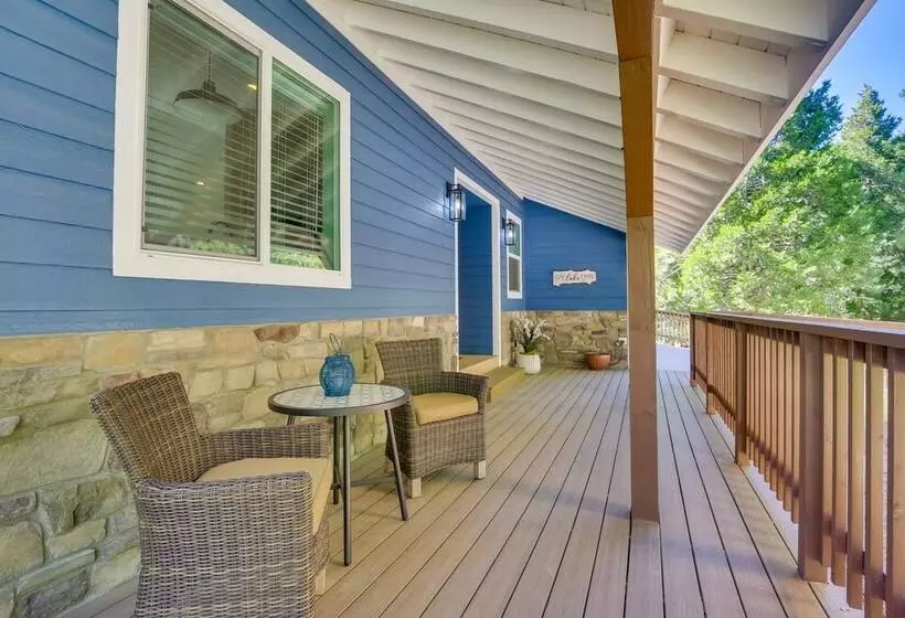 Newly Built Lakeview Home With Family Game Room!