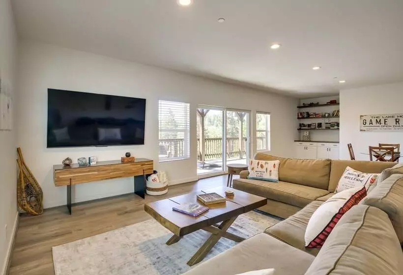 Newly Built Lakeview Home With Family Game Room!