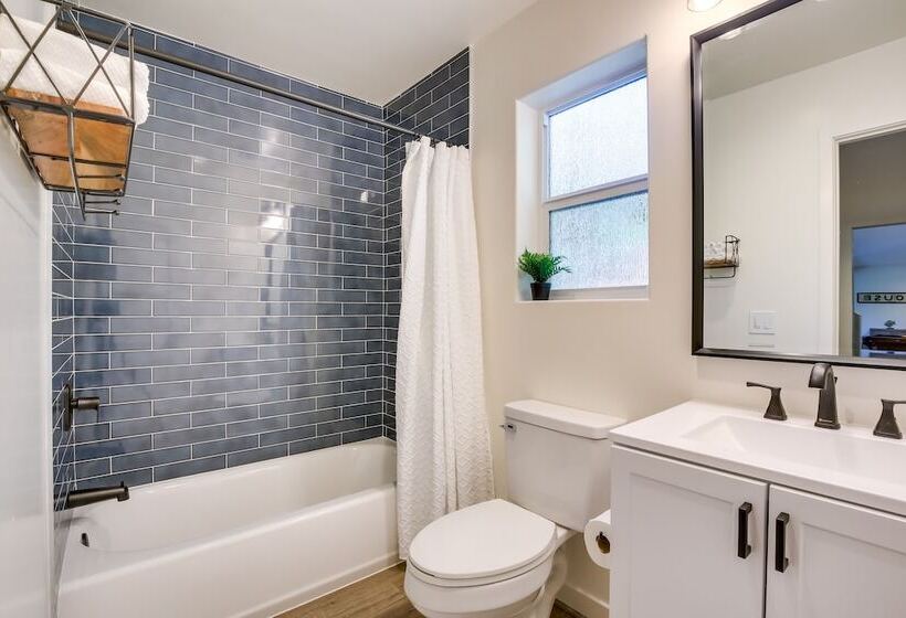 Newly Built Lakeview Home With Family Game Room!