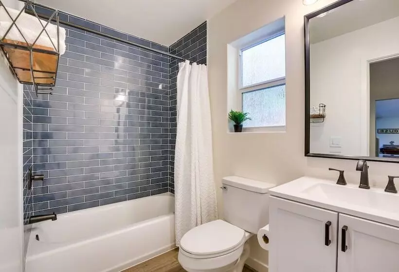 Newly Built Lakeview Home With Family Game Room!