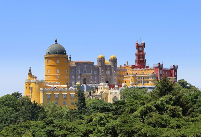 پانسیون Luxa Charm House