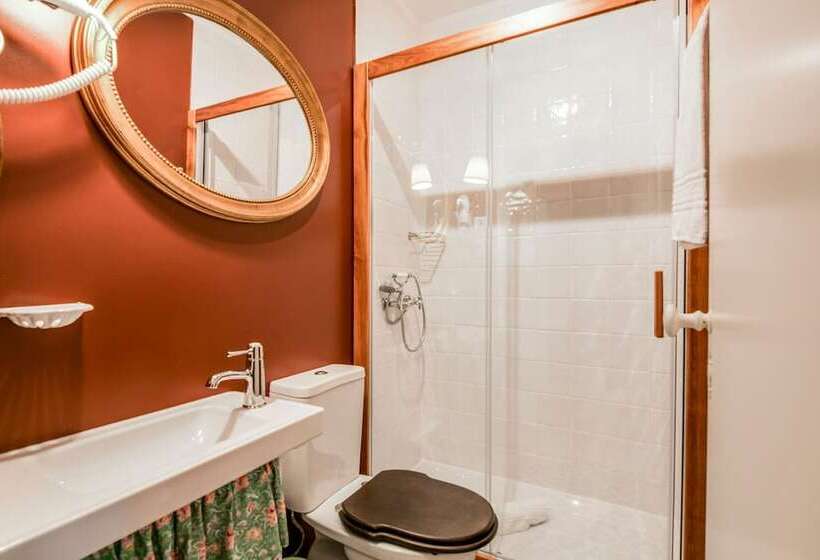 پانسیون Luxa Charm House