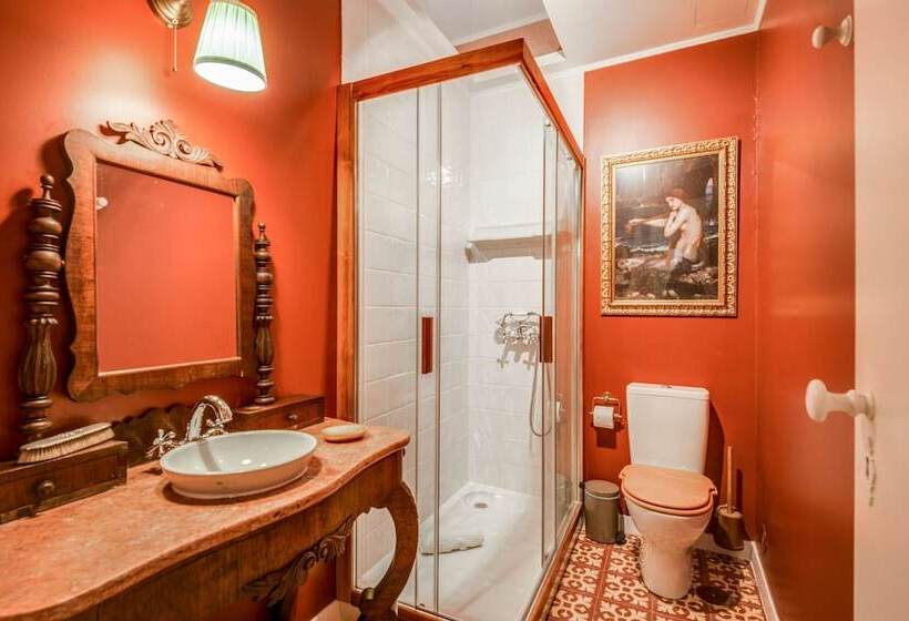 پانسیون Luxa Charm House