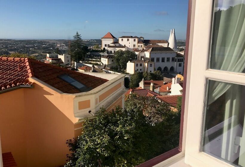 پانسیون Luxa Charm House