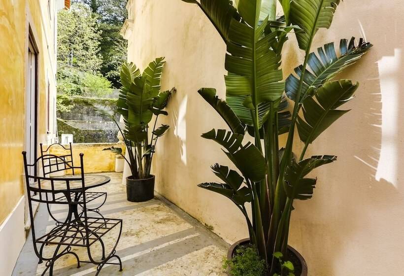 پانسیون Luxa Charm House