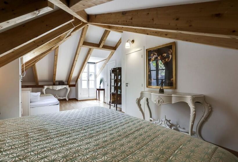 پانسیون Luxa Charm House