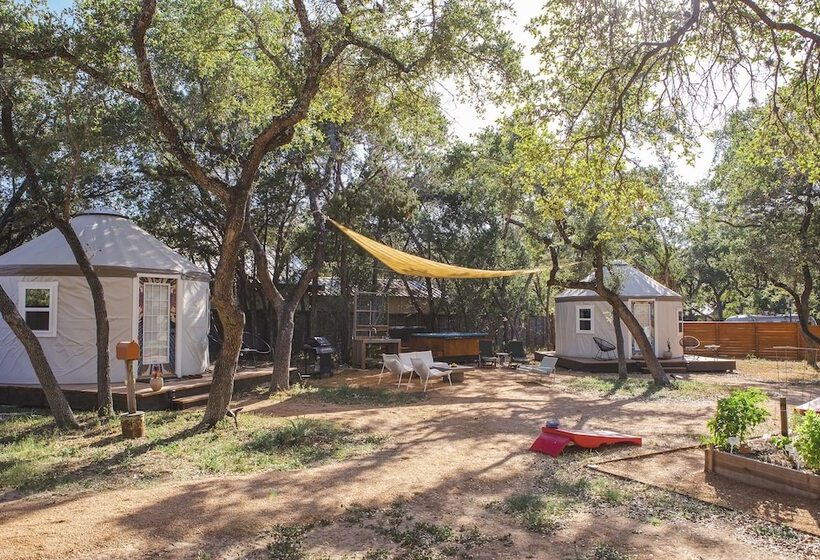 リゾートホテル The Macaw Yurt At Camposanto Atx Glamping On Lake Travis