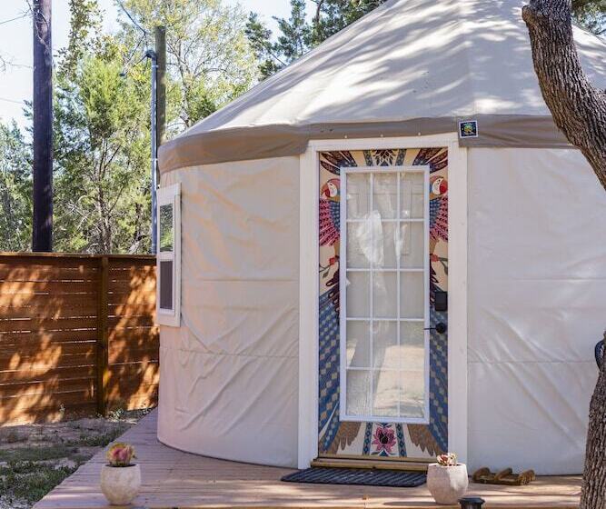 リゾートホテル The Macaw Yurt At Camposanto Atx Glamping On Lake Travis