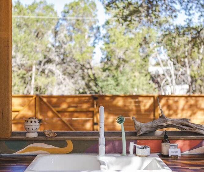 リゾートホテル The Macaw Yurt At Camposanto Atx Glamping On Lake Travis