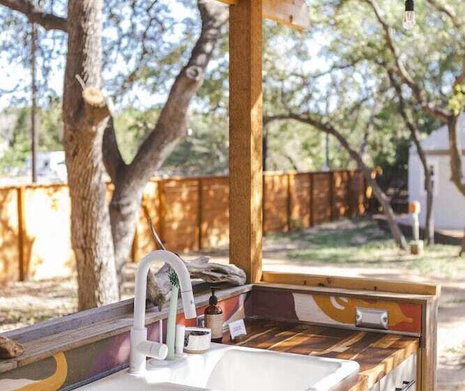 リゾートホテル The Macaw Yurt At Camposanto Atx Glamping On Lake Travis