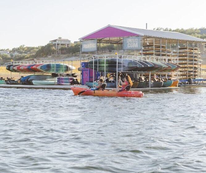リゾートホテル The Macaw Yurt At Camposanto Atx Glamping On Lake Travis