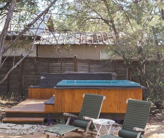リゾートホテル The Macaw Yurt At Camposanto Atx Glamping On Lake Travis