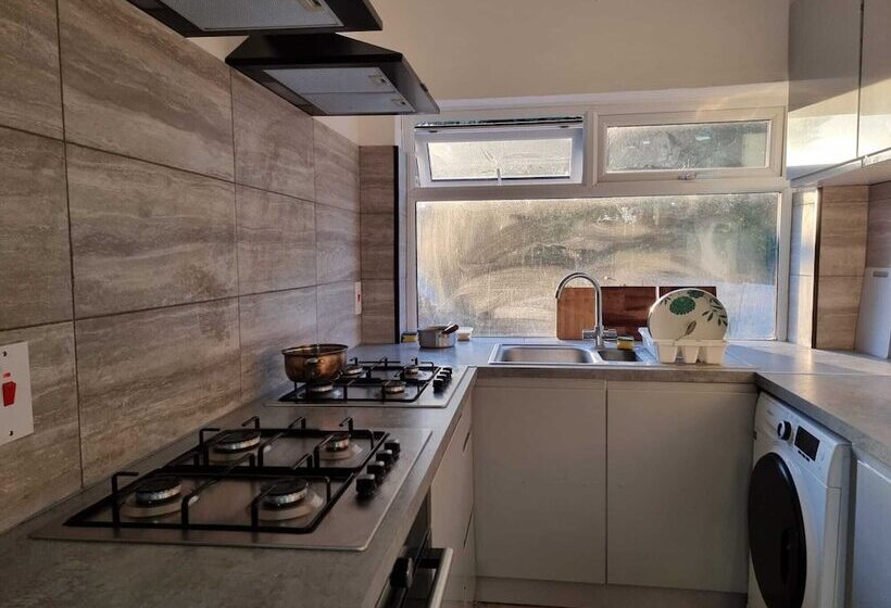 旅馆 Easy Rooms, London Luton Airport  24 Hour Check In