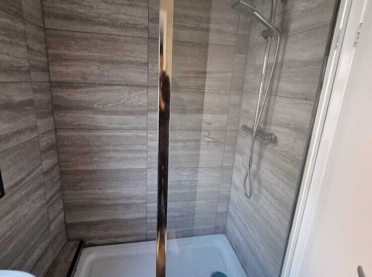 旅馆 Easy Rooms, London Luton Airport  24 Hour Check In