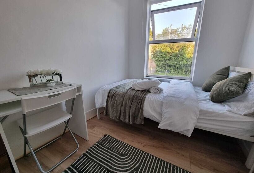 旅馆 Easy Rooms, London Luton Airport  24 Hour Check In