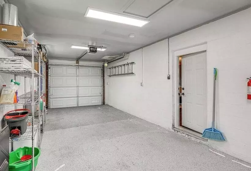 Avon Park Home W/ Private Hot Tub & Sunroom!