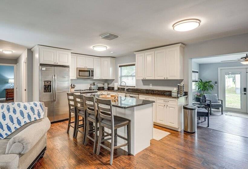 Avon Park Home W/ Private Hot Tub & Sunroom!