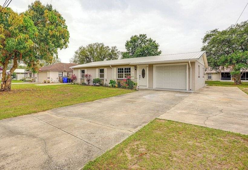 Avon Park Home W/ Private Hot Tub & Sunroom!