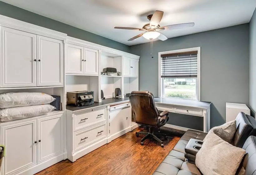 Avon Park Home W/ Private Hot Tub & Sunroom!