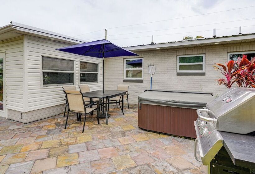 Avon Park Home W/ Private Hot Tub & Sunroom!